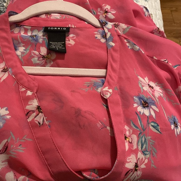 Torrid Pink Floral Button Down Shirt - Picture 7 of 7
